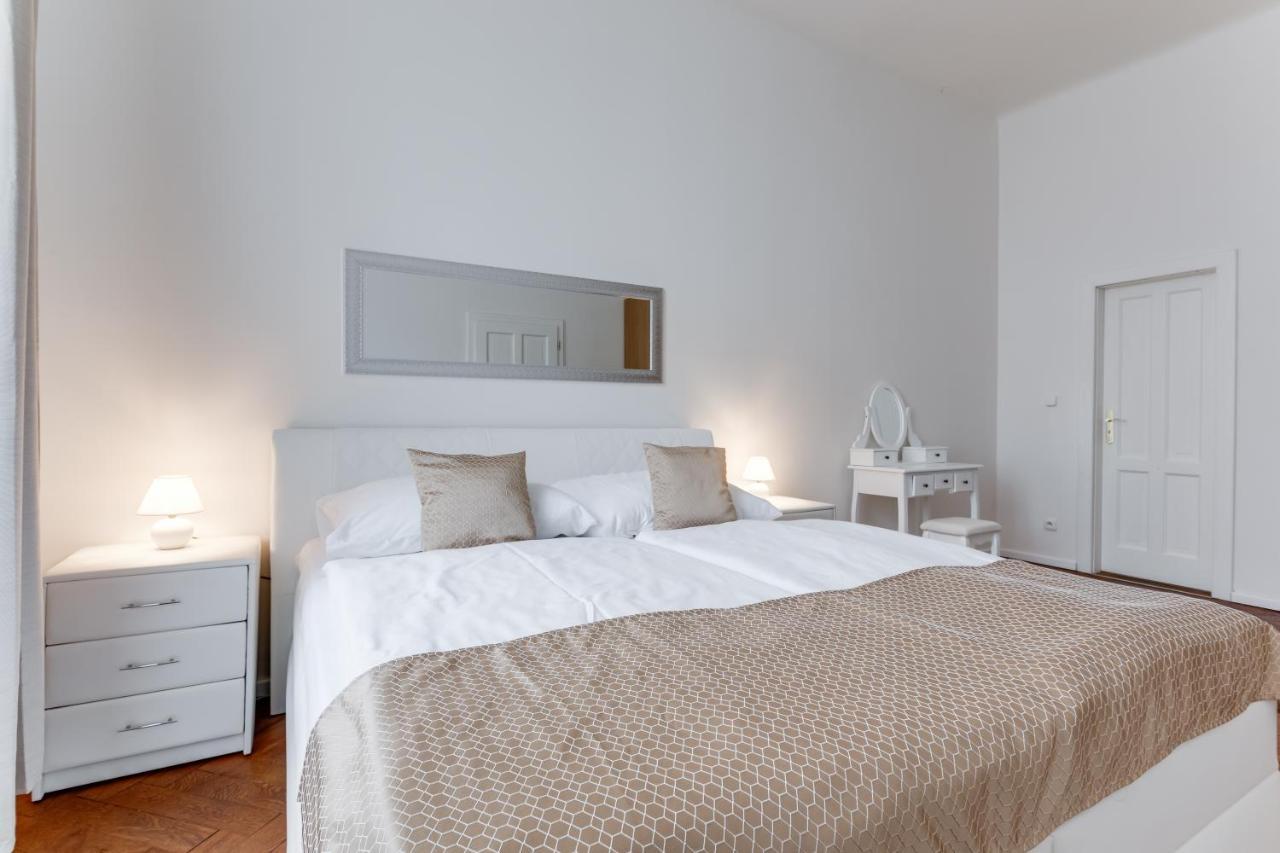 Luxury Riverside Apartments In The Center Of Prague Ngoại thất bức ảnh