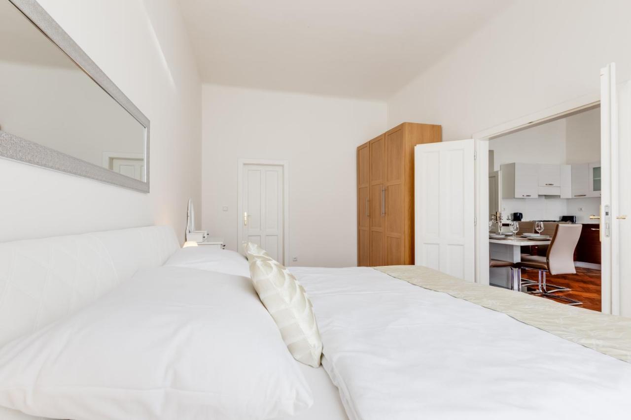 Luxury Riverside Apartments In The Center Of Prague Ngoại thất bức ảnh